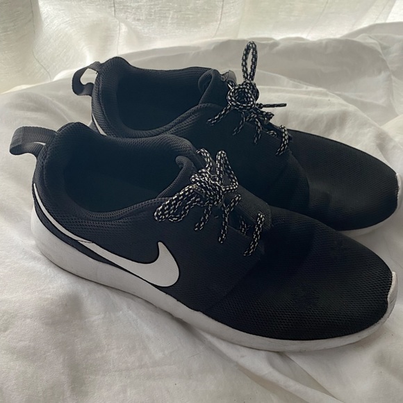 Black Nike Trainers - Picture 3 of 3